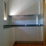 min_cocina lacada blanca